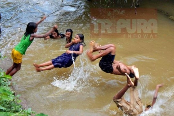 Scorching heat sparked by continuous load shedding making summer season ‘unbearable’ Scorching heat sparked by continuous load shedding making summer season ‘unbearable’